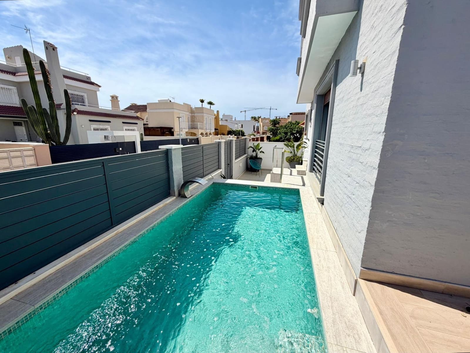 4 bedroom Villa for sale in Almeria city with pool garage - € 850,000 (Ref: 9920562)