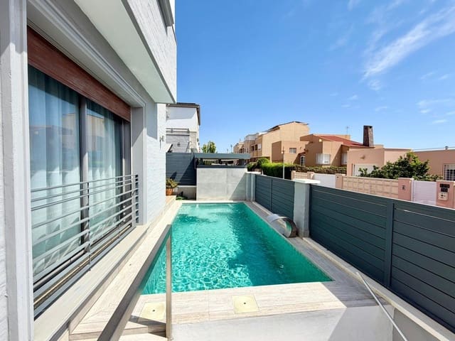 4 bedroom Villa for sale in Almería city with pool garage - € 850,000 (Ref: 9920562)