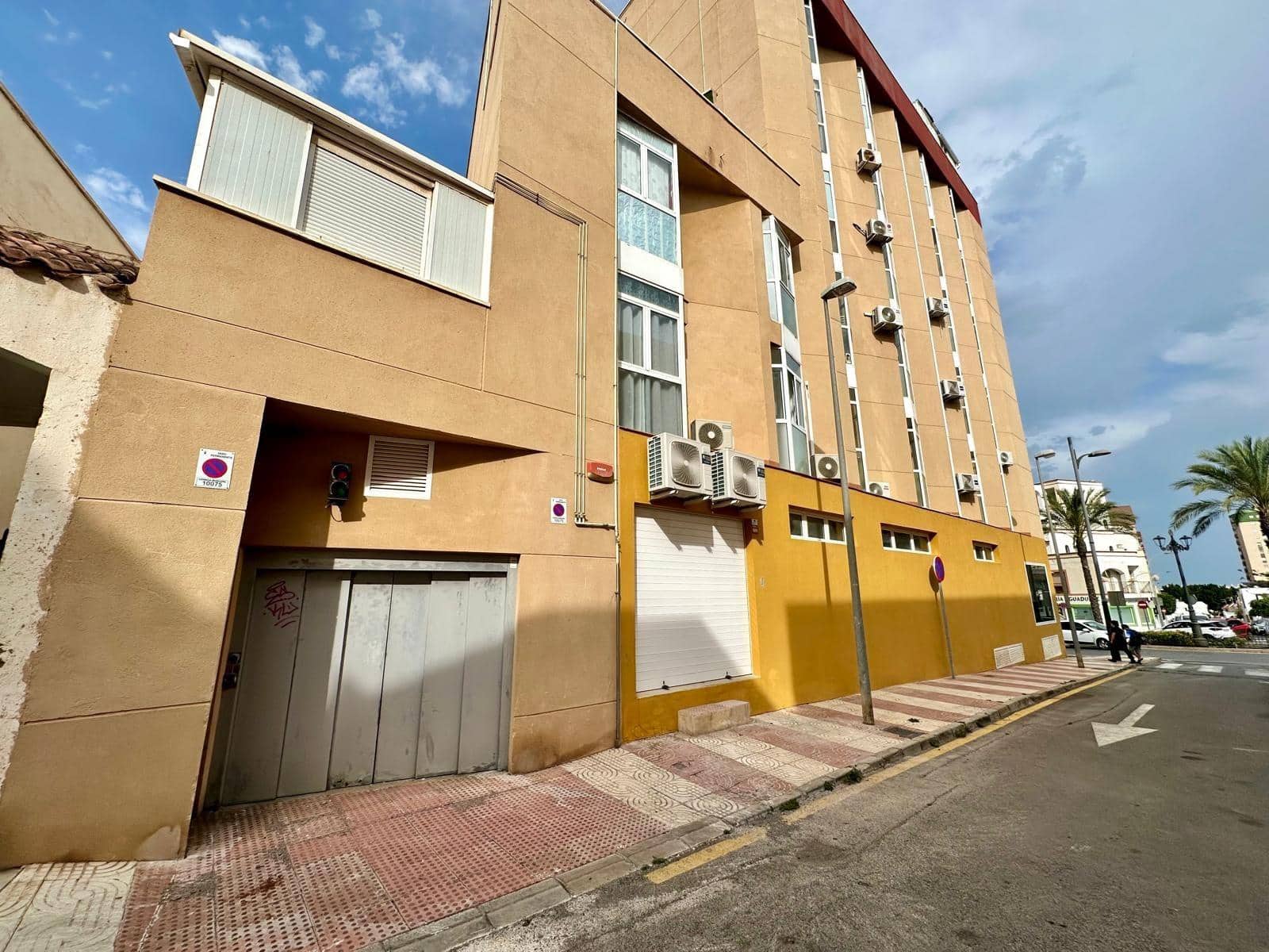 Garage for sale in Aguadulce (Almeria) - € 17,000 (Ref: 9945878)