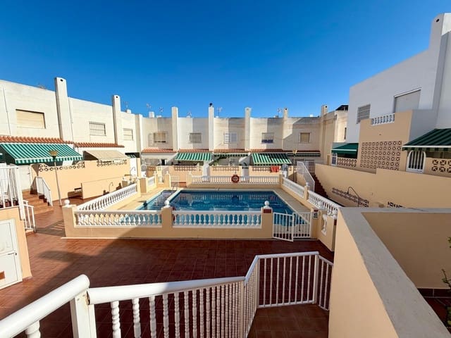 3 soverom Rekkehus til salgs i Retamar, Almería by med svømmebasseng garasje - € 250 000 (Ref: 9949929)