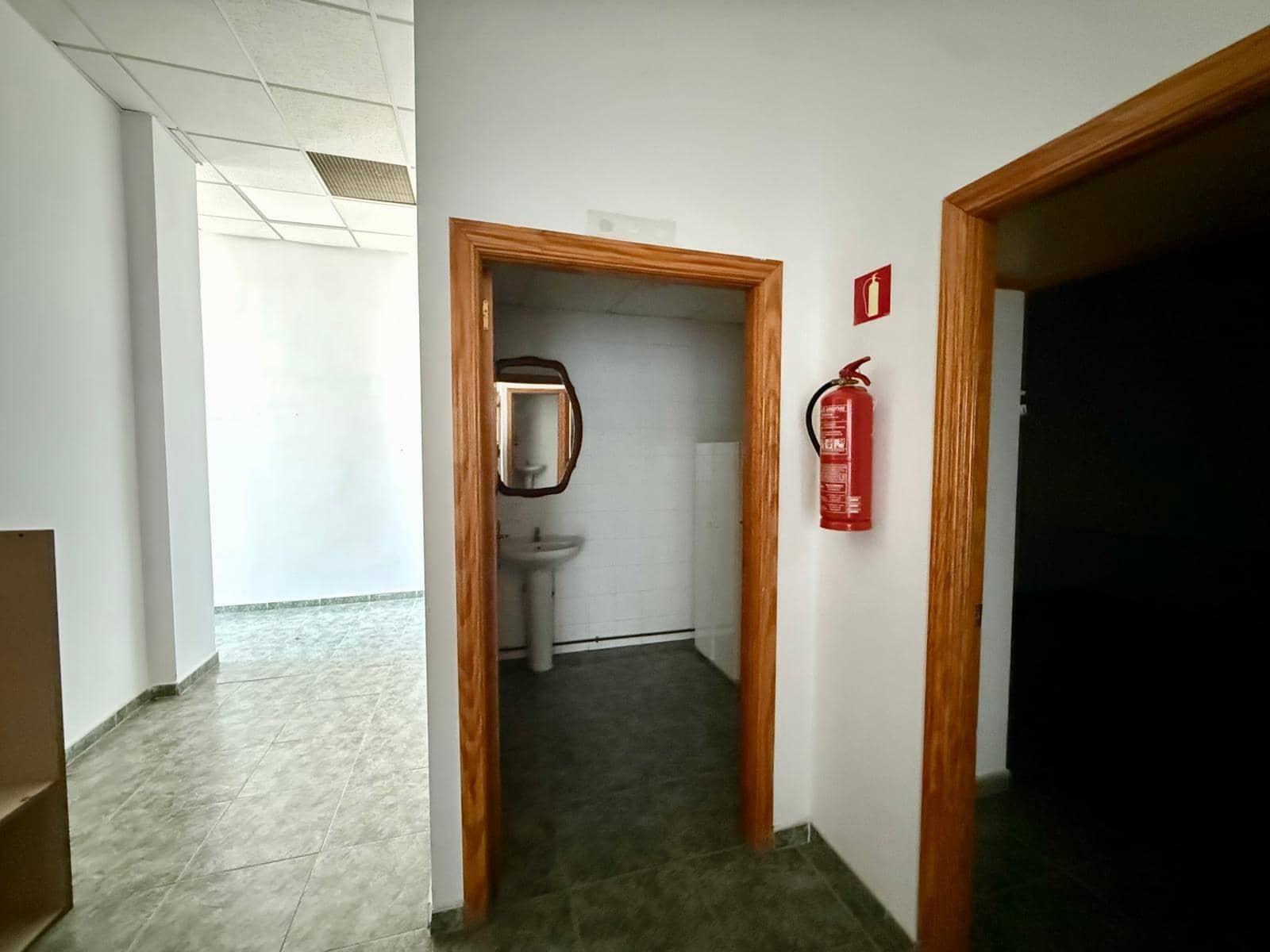 Komercyjne do wynajęcia w Miasto Almeria - 1 000 € (Ref: 9949930)