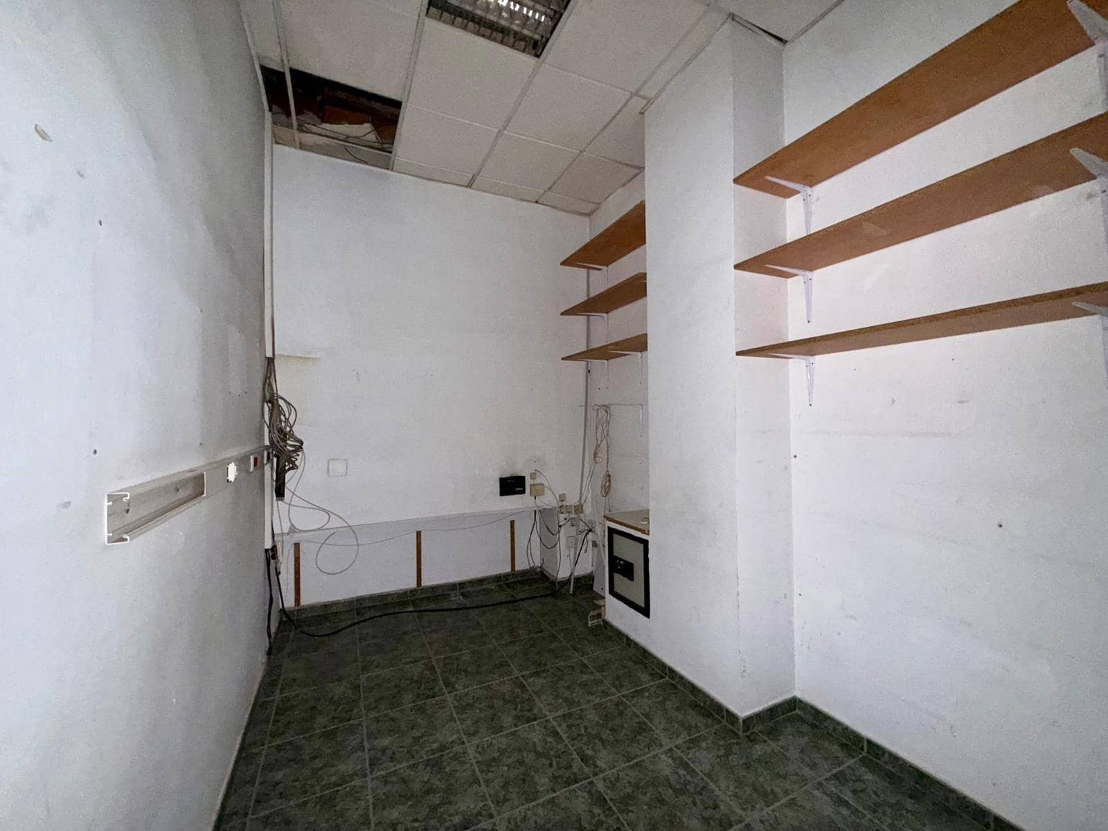 Komercyjne do wynajęcia w Miasto Almeria - 1 000 € (Ref: 9949930)