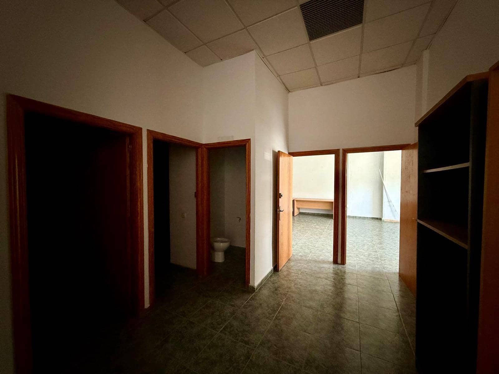 Komercyjne do wynajęcia w Miasto Almeria - 1 000 € (Ref: 9949930)