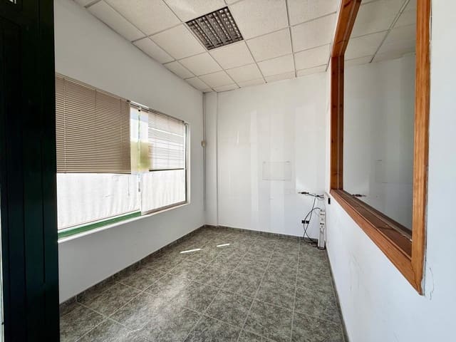 Komercyjne do wynajęcia w Nueva Andalucía, Miasto Almería - 1 000 € (Ref: 9949930)
