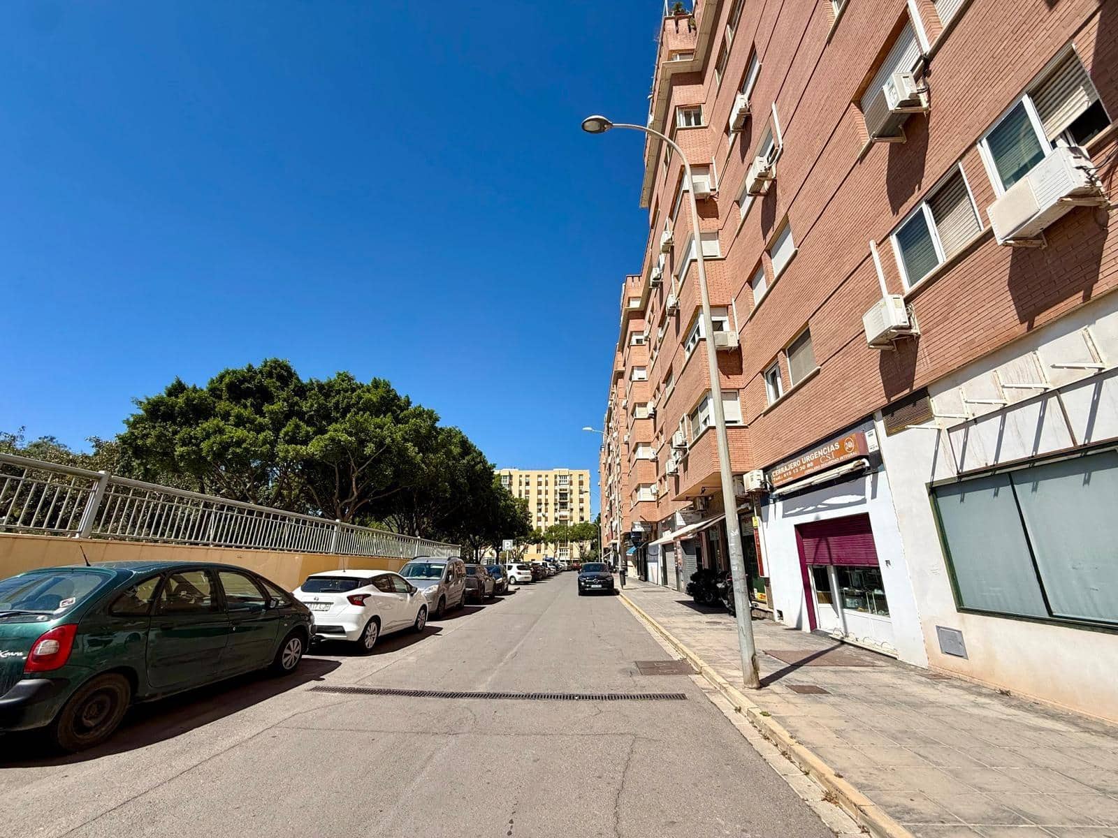 Komercyjne do wynajęcia w Miasto Almeria - 1 000 € (Ref: 9949930)