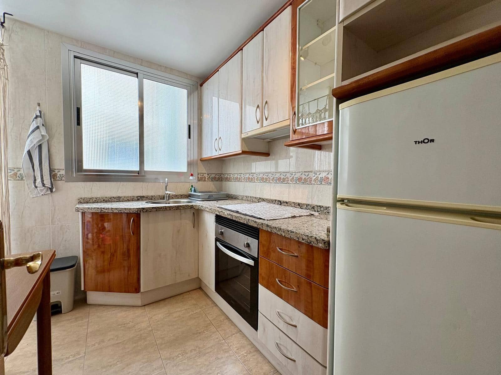 Appartement de 3 chambres à louer à Almeria ville - 270 € (Ref: 9975565)