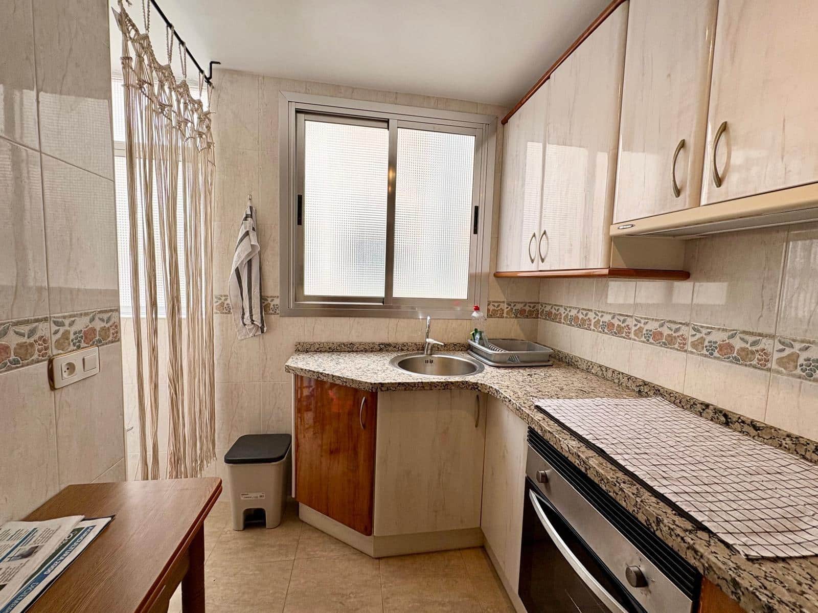 Appartement de 3 chambres à louer à Almeria ville - 270 € (Ref: 9975565)