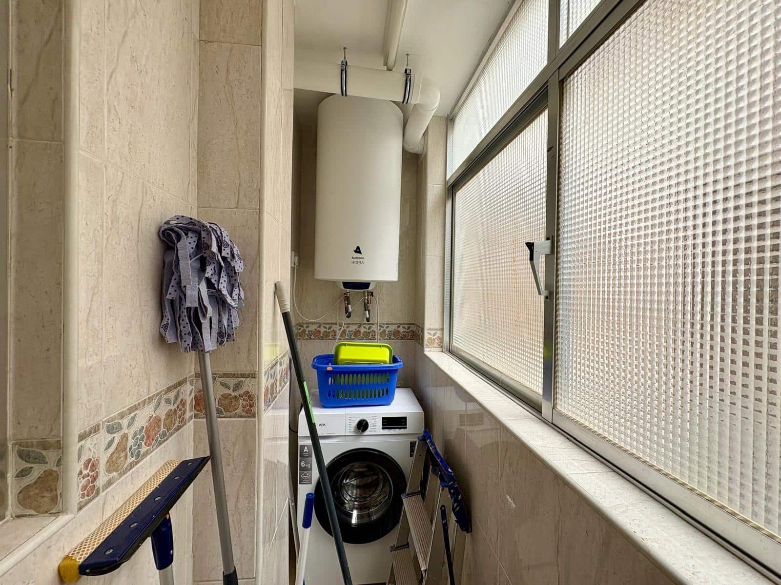 Appartement de 3 chambres à louer à Almeria ville - 270 € (Ref: 9975565)