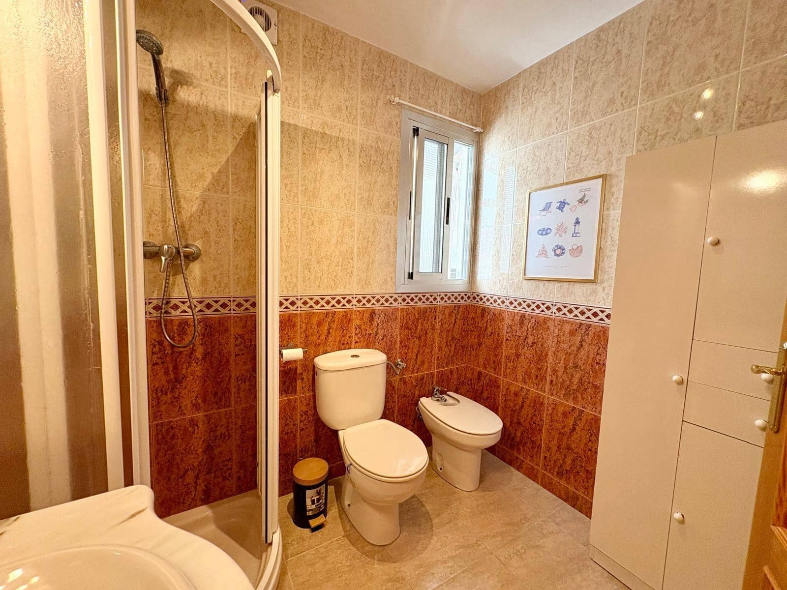 Appartement de 3 chambres à louer à Almeria ville - 270 € (Ref: 9975565)