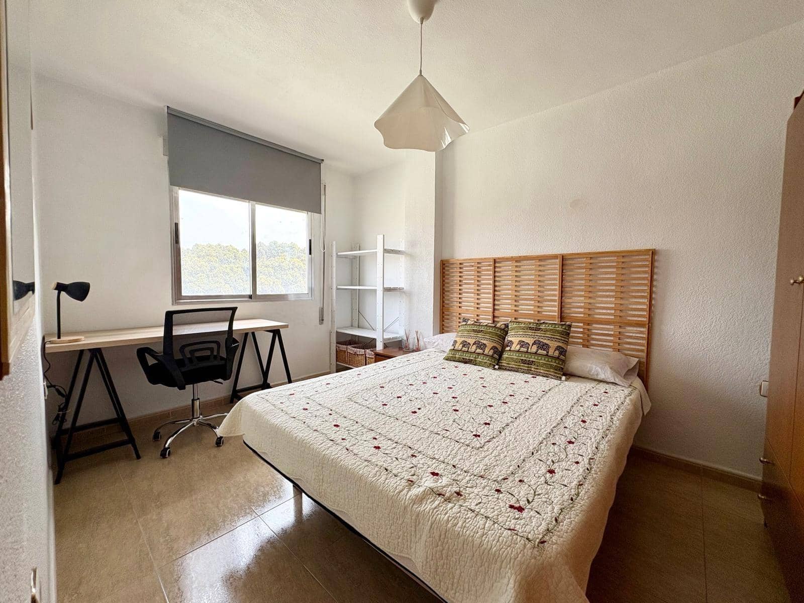 Appartement de 3 chambres à louer à Almeria ville - 270 € (Ref: 9975565)