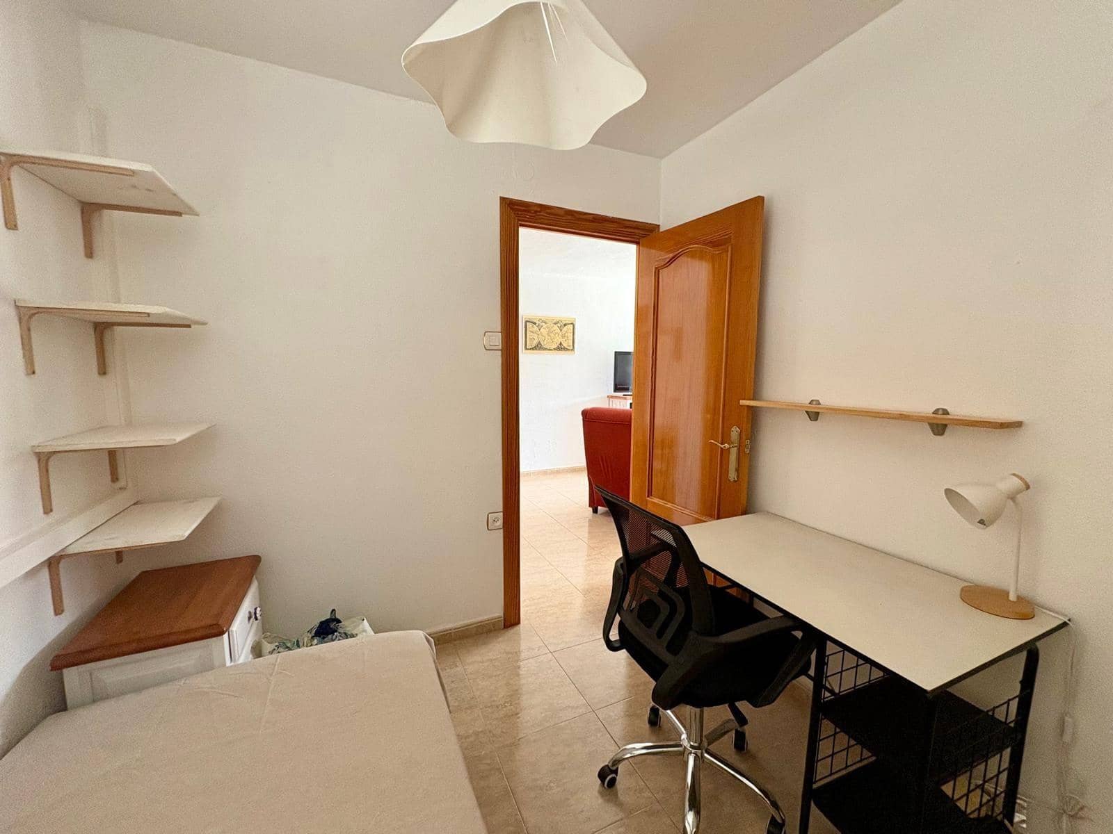 Appartement de 3 chambres à louer à Almeria ville - 270 € (Ref: 9975565)
