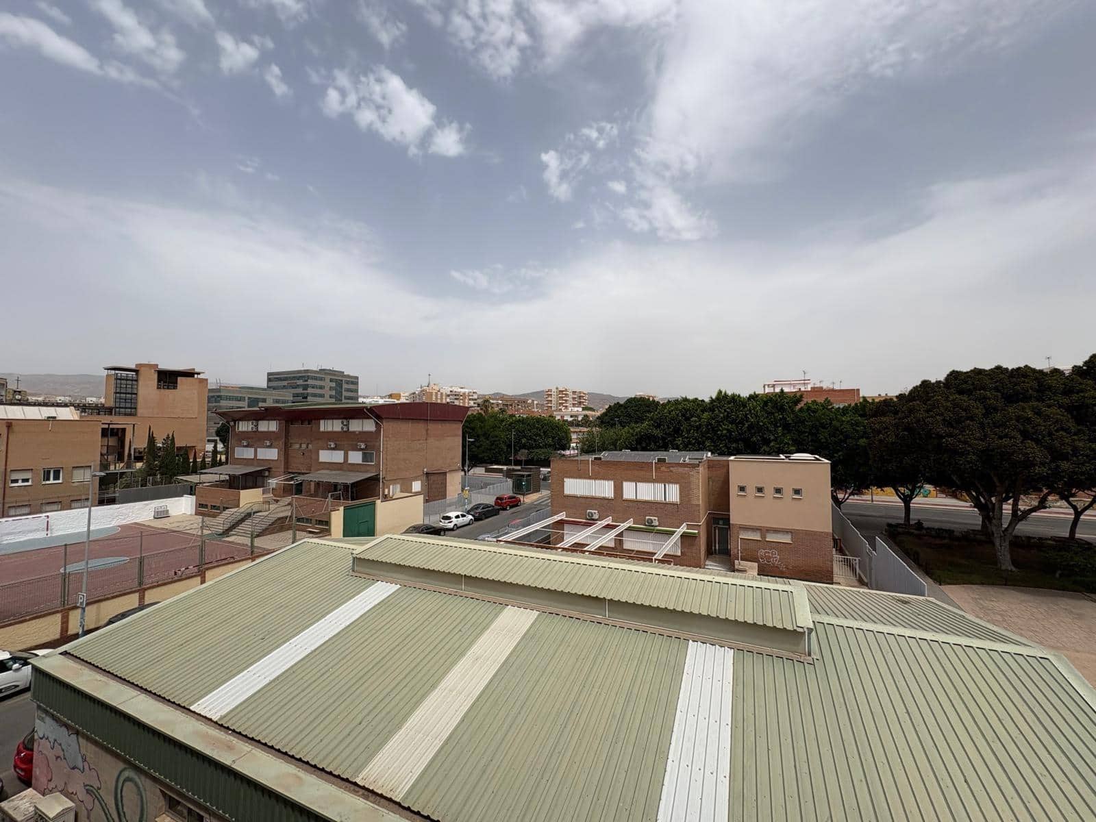 Appartement de 3 chambres à louer à Almeria ville - 270 € (Ref: 9975565)