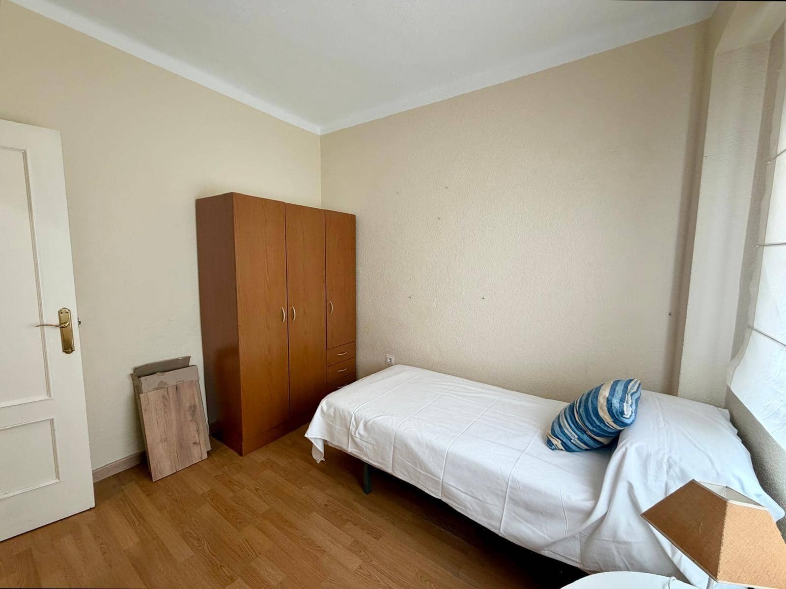 3 soverom Leilighet til leie i Almeria by med garasje - € 900 (Ref: 9983112)