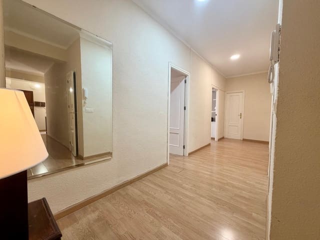 3 Zimmer Wohnung zu vermieten in Centro, Almería Stadt - 900 € (Ref: 9983112)