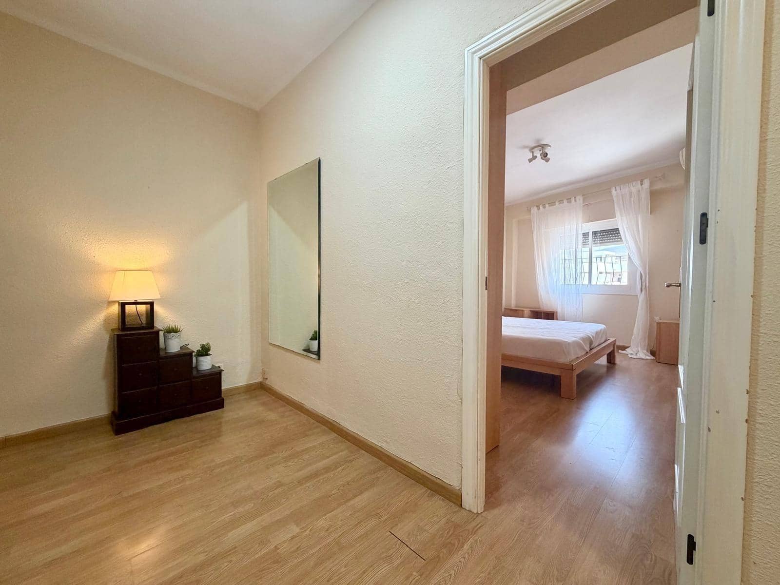 3 soverom Leilighet til leie i Almeria by med garasje - € 900 (Ref: 9983112)