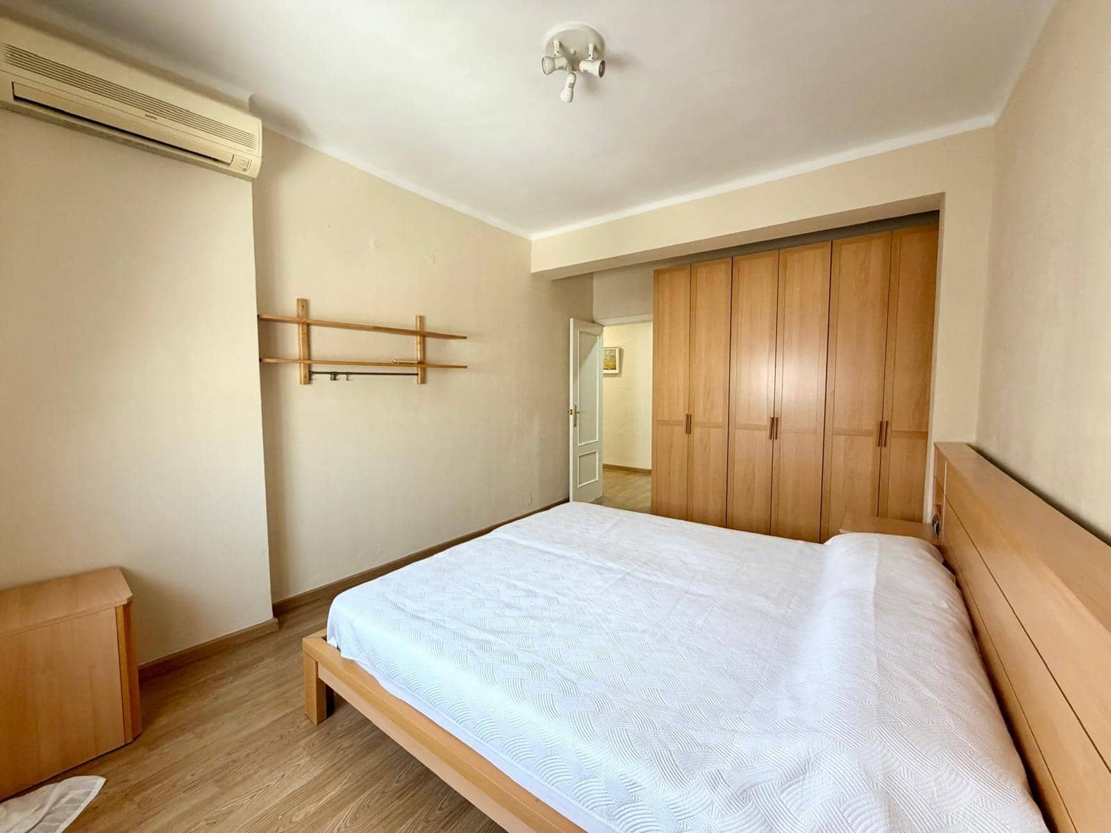 3 soverom Leilighet til leie i Almeria by med garasje - € 900 (Ref: 9983112)