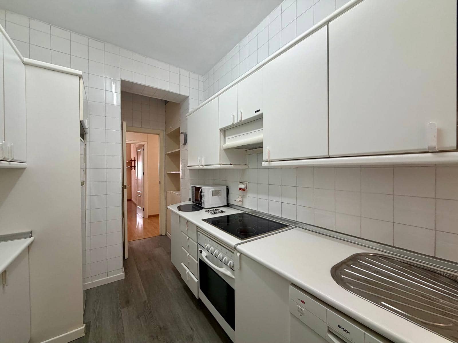 3 soverom Leilighet til leie i Almeria by med garasje - € 900 (Ref: 9983112)