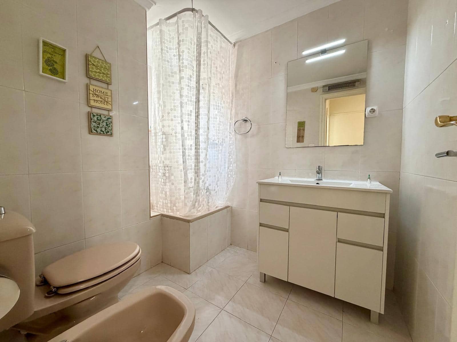 3 soverom Leilighet til leie i Almeria by med garasje - € 900 (Ref: 9983112)