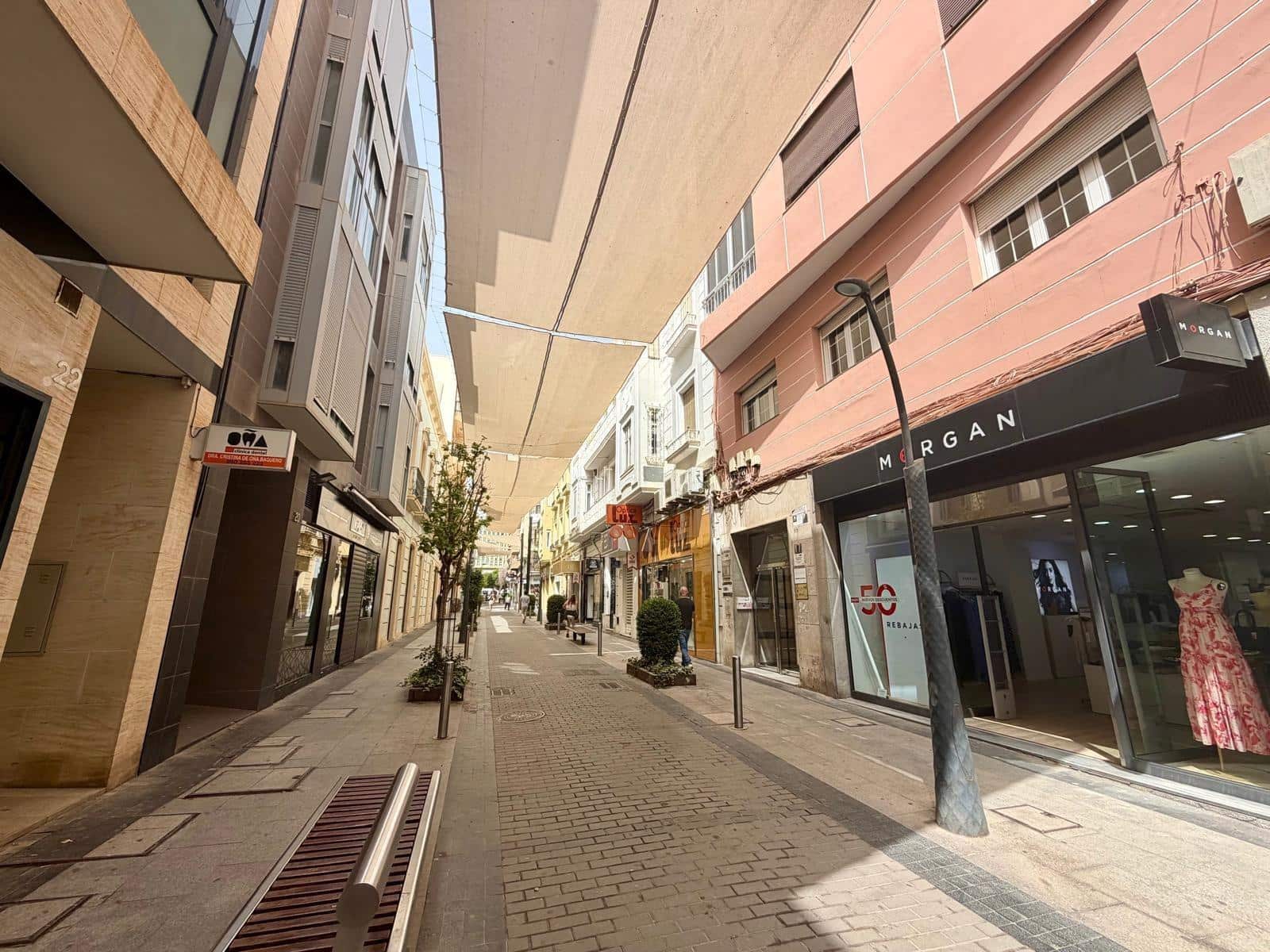 3 soverom Leilighet til leie i Almeria by med garasje - € 900 (Ref: 9983112)