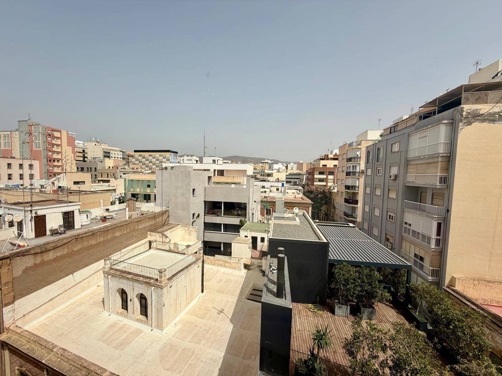 3 soverom Leilighet til leie i Almeria by med garasje - € 900 (Ref: 9983112)
