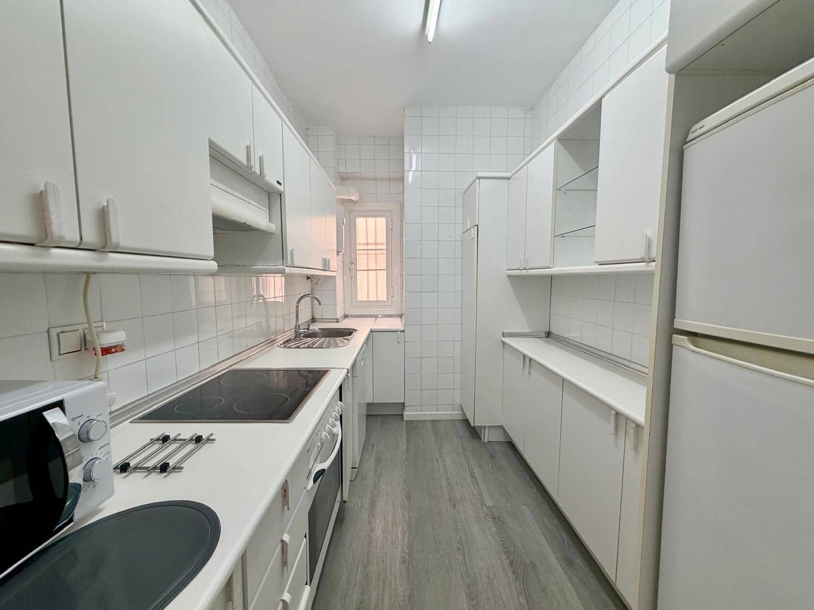 3 soverom Leilighet til leie i Almeria by med garasje - € 900 (Ref: 9983112)