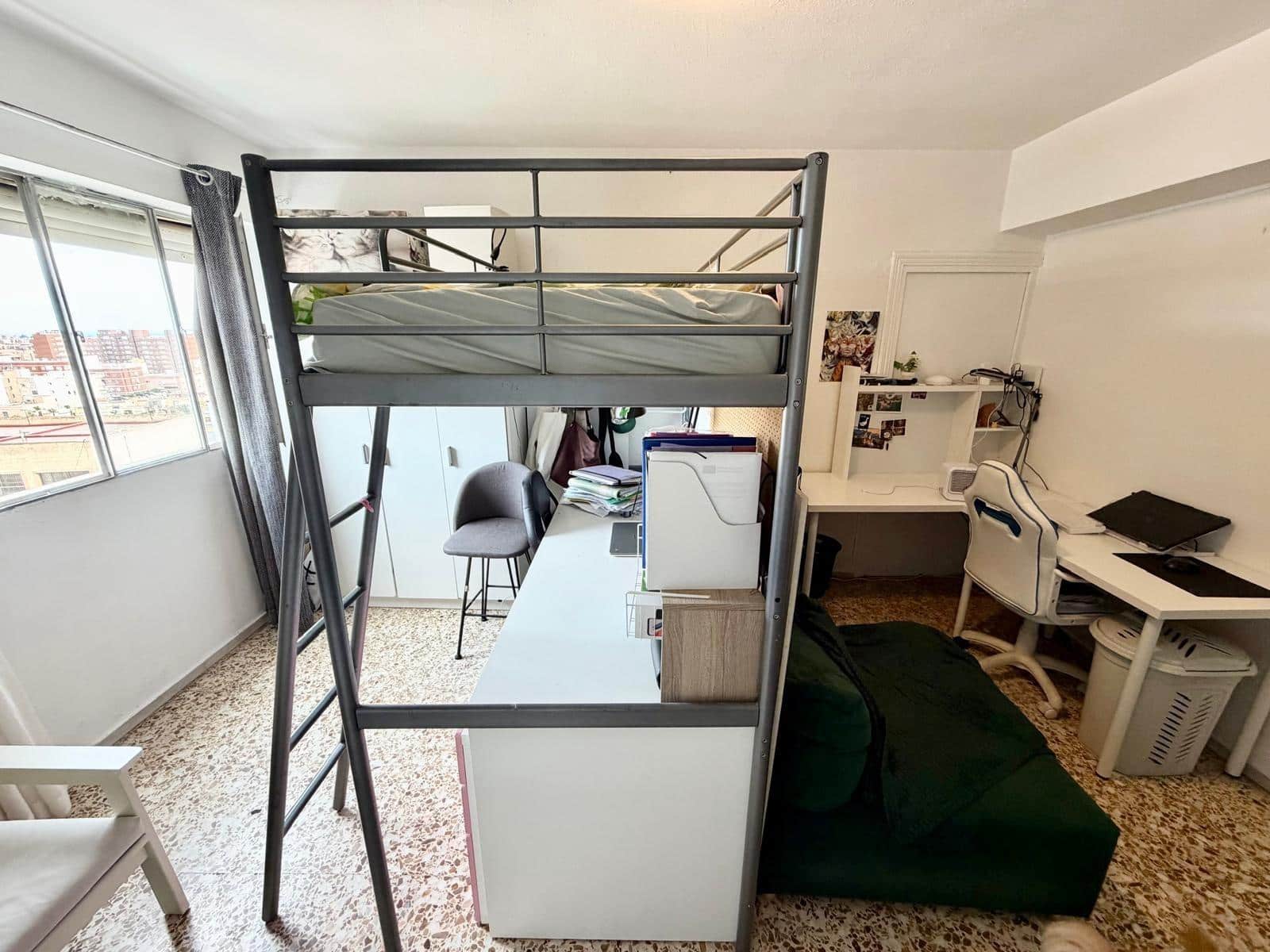 Piso de 3 habitaciones en Almería ciudad en venta - 160.000 € (Ref: 9998909)