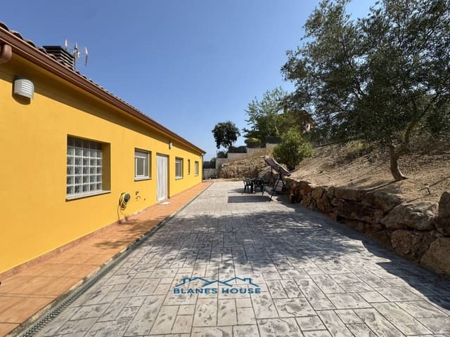 4 bedroom Bungalow for sale in Maçanet de la Selva with garage - € 275,000 (Ref: 5104028)