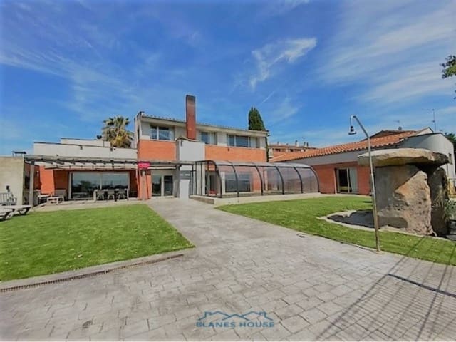 5 soveværelse Villa til salg i Cassà de la Selva med swimmingpool garage - € 1.250.000 (Ref: 7553370)