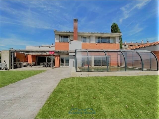 5 soveværelse Villa til salg i Cassà de la Selva med swimmingpool garage - € 1.250.000 (Ref: 7553370)