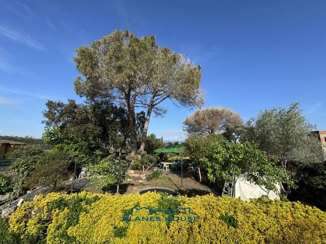 5 bedroom Villa for sale in Maçanet de la Selva with pool garage - € 365,000 (Ref: 8213107)