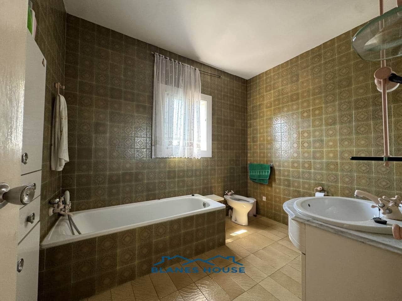 5 soveværelse Villa til salg i Macanet de la Selva med swimmingpool garage - € 252.000 (Ref: 8456588)