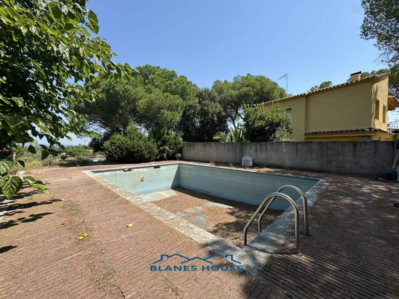 5 soveværelse Villa til salg i Macanet de la Selva med swimmingpool garage - € 252.000 (Ref: 8456588)