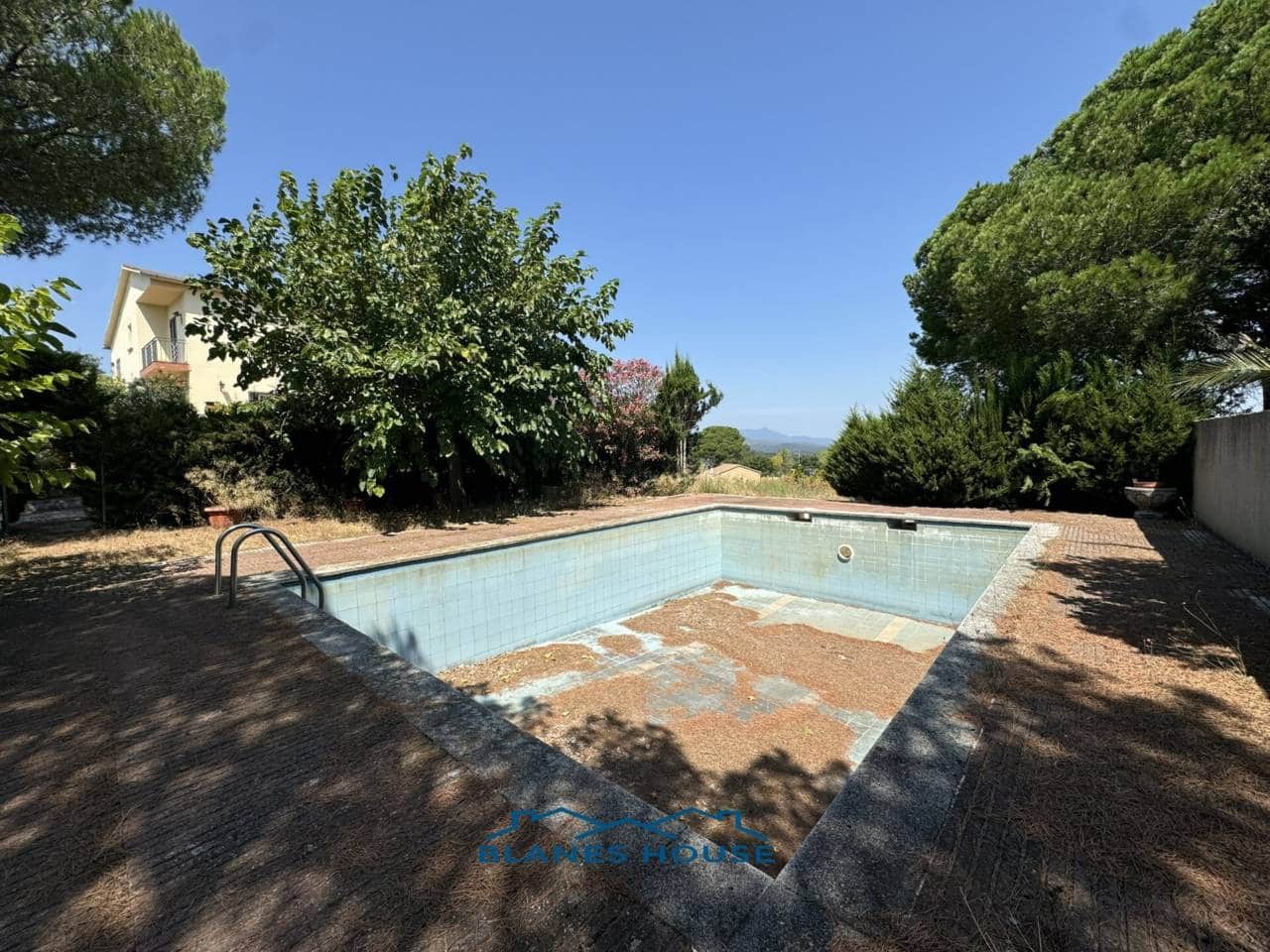 5 soveværelse Villa til salg i Macanet de la Selva med swimmingpool garage - € 252.000 (Ref: 8456588)