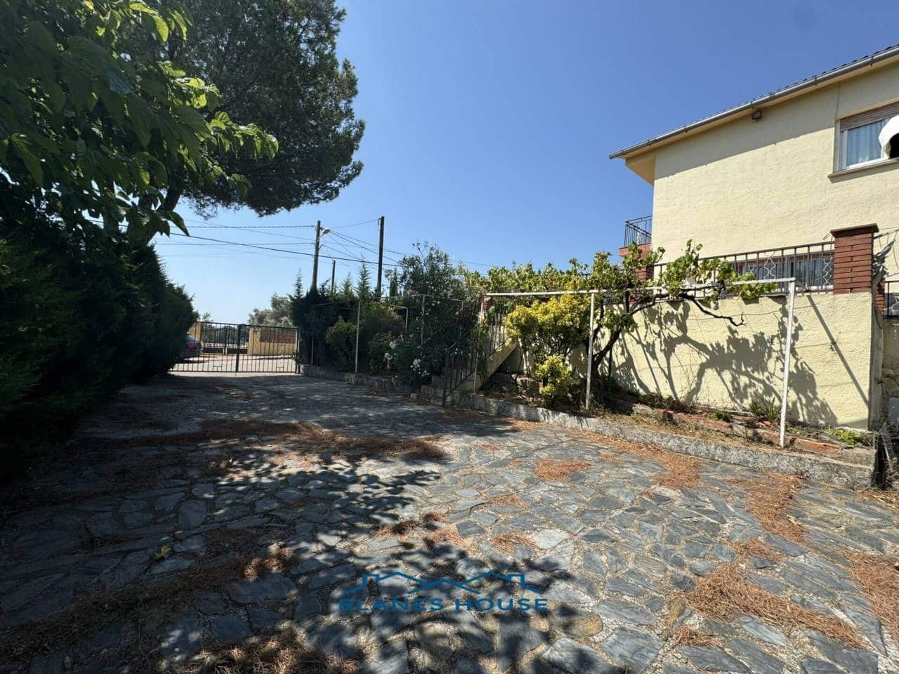 5 soveværelse Villa til salg i Macanet de la Selva med swimmingpool garage - € 252.000 (Ref: 8456588)