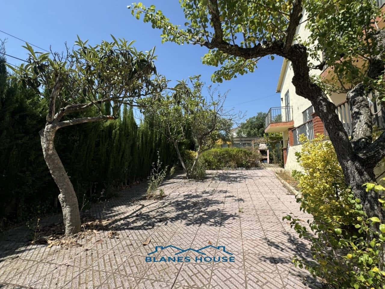 5 soveværelse Villa til salg i Macanet de la Selva med swimmingpool garage - € 252.000 (Ref: 8456588)