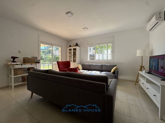 Chalet de 4 habitaciones en Maçanet de la Selva en venta con piscina garaje - 340.000 € (Ref: 8559344)