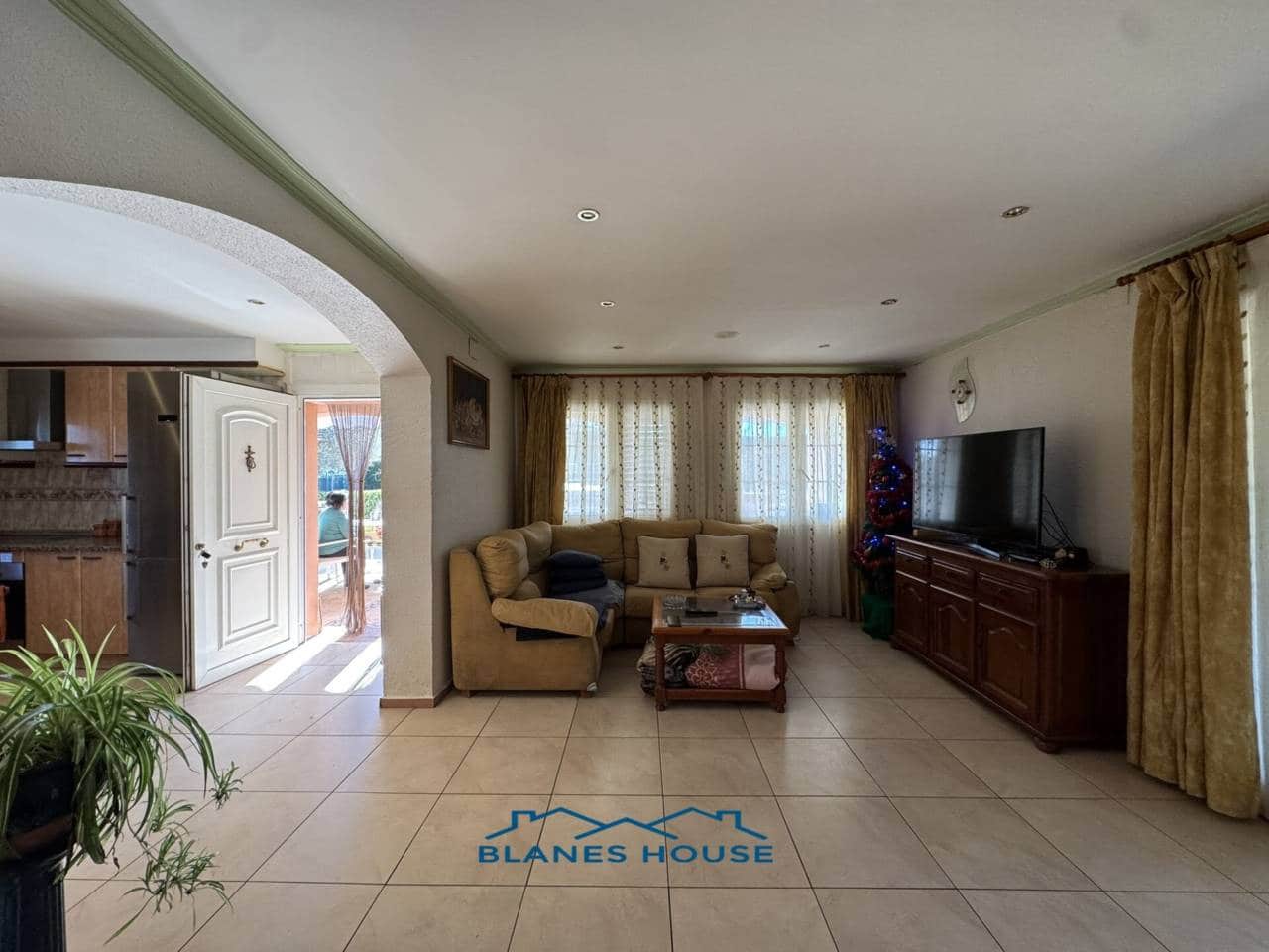 6 Zimmer Villa zu verkaufen in Caldes de Malavella mit Pool Garage - 418.000 € (Ref: 8681902)