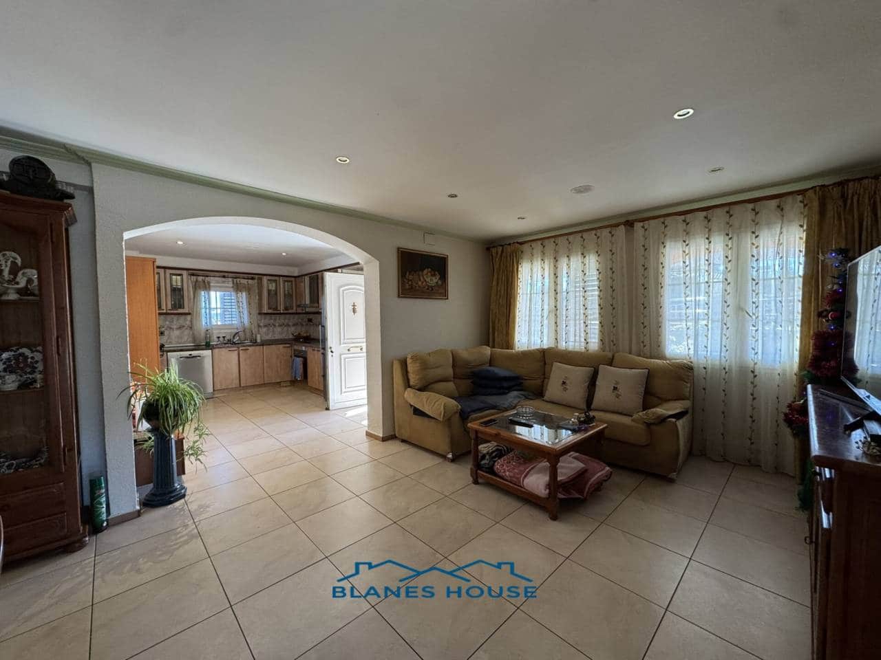 6 Zimmer Villa zu verkaufen in Caldes de Malavella mit Pool Garage - 418.000 € (Ref: 8681902)