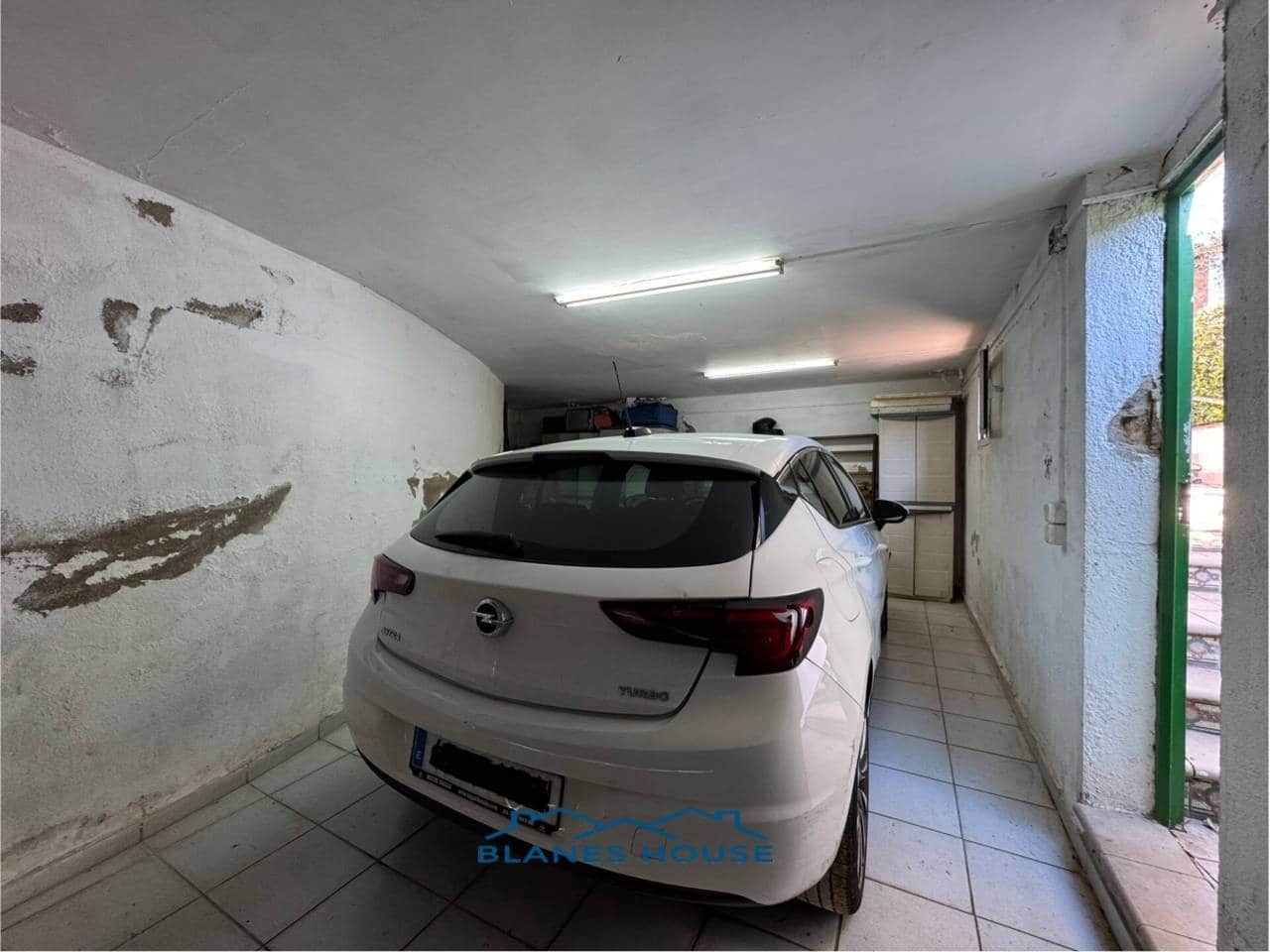 6 Zimmer Villa zu verkaufen in Caldes de Malavella mit Pool Garage - 418.000 € (Ref: 8681902)