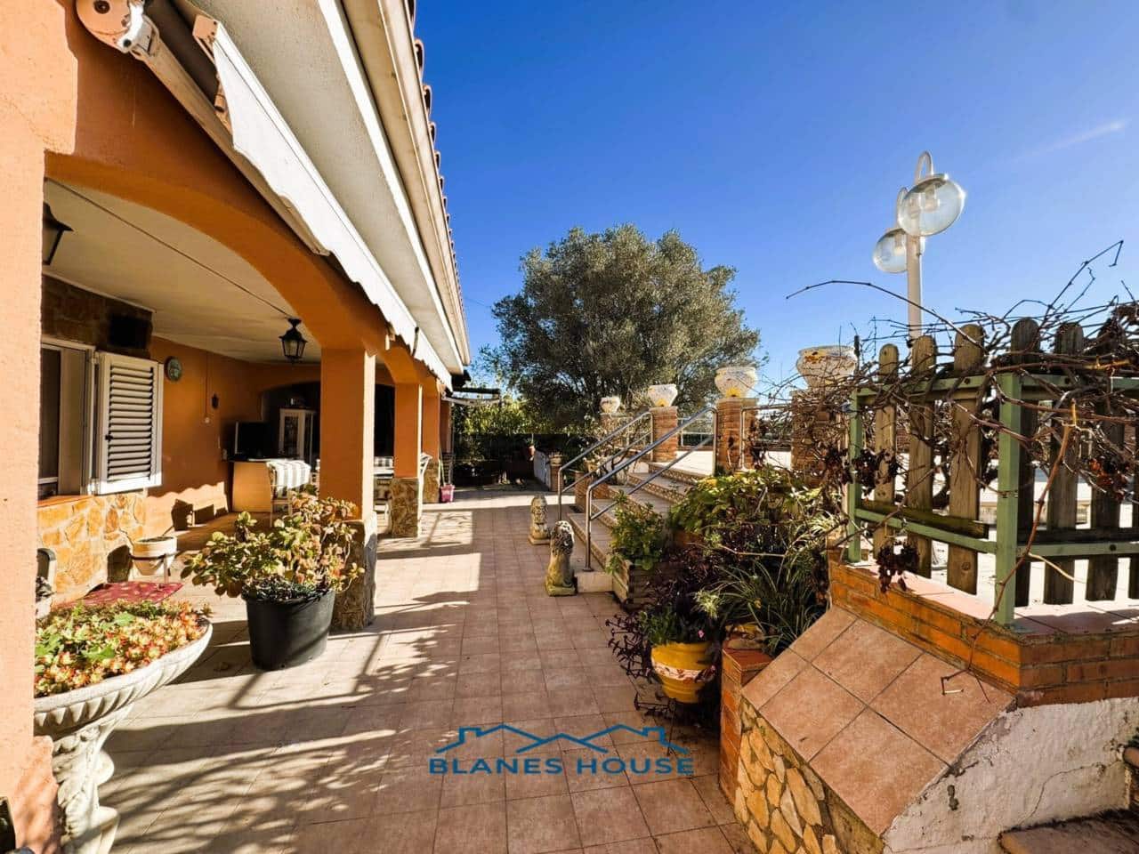 6 Zimmer Villa zu verkaufen in Caldes de Malavella mit Pool Garage - 418.000 € (Ref: 8681902)