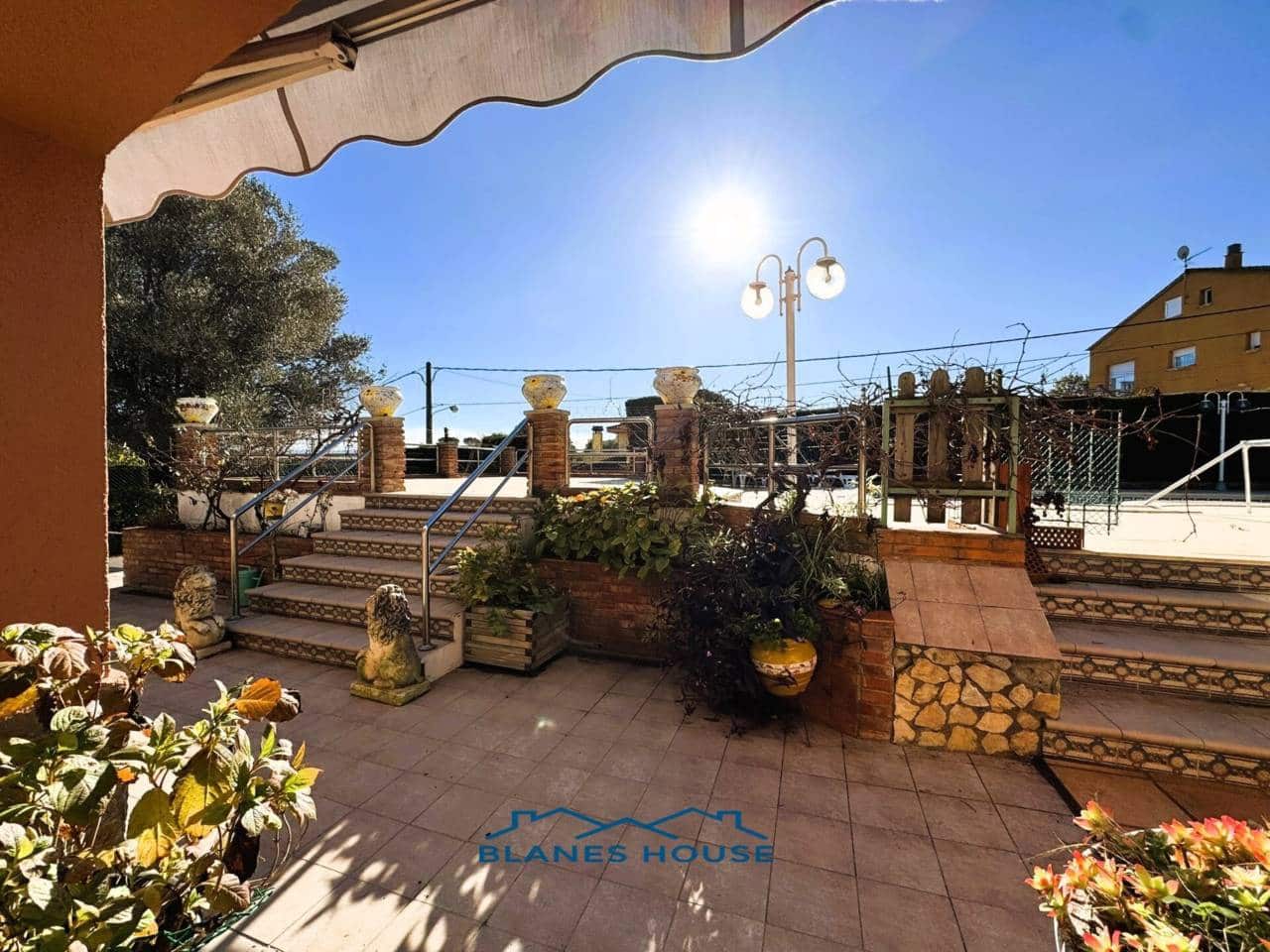 6 Zimmer Villa zu verkaufen in Caldes de Malavella mit Pool Garage - 418.000 € (Ref: 8681902)