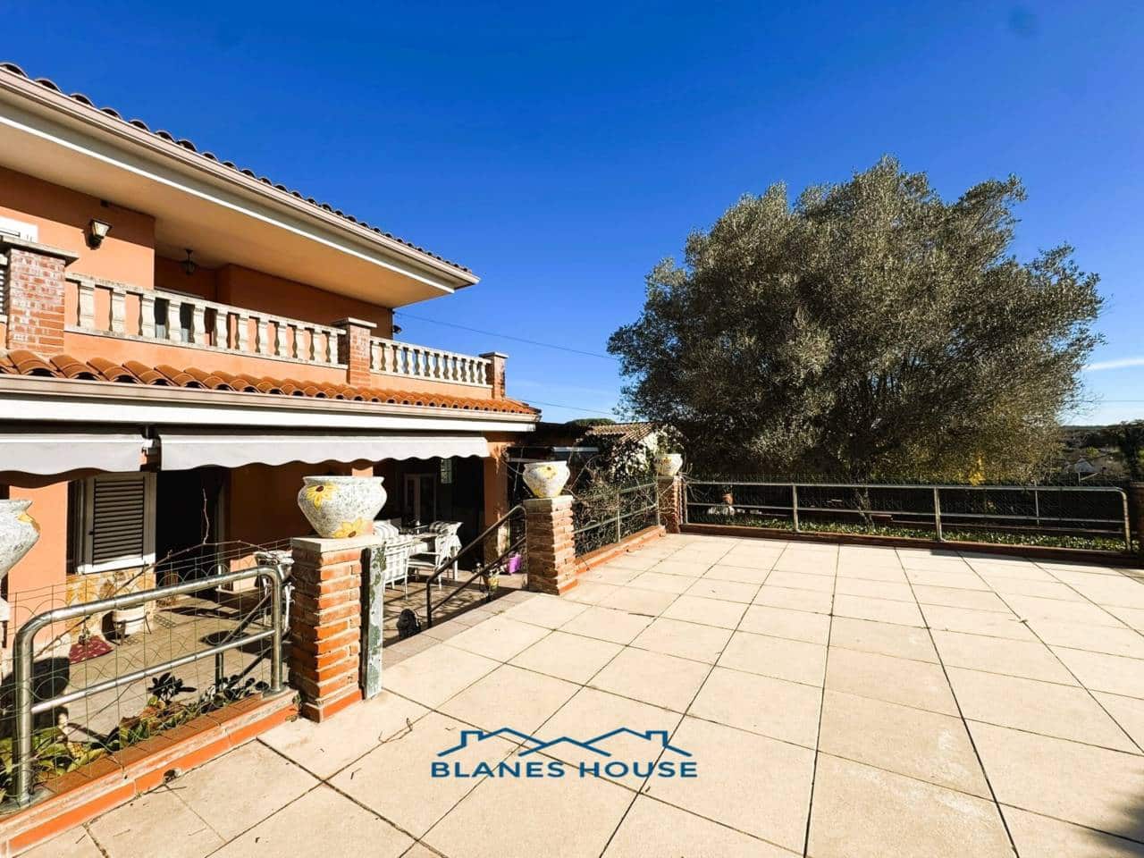 6 Zimmer Villa zu verkaufen in Caldes de Malavella mit Pool Garage - 418.000 € (Ref: 8681902)