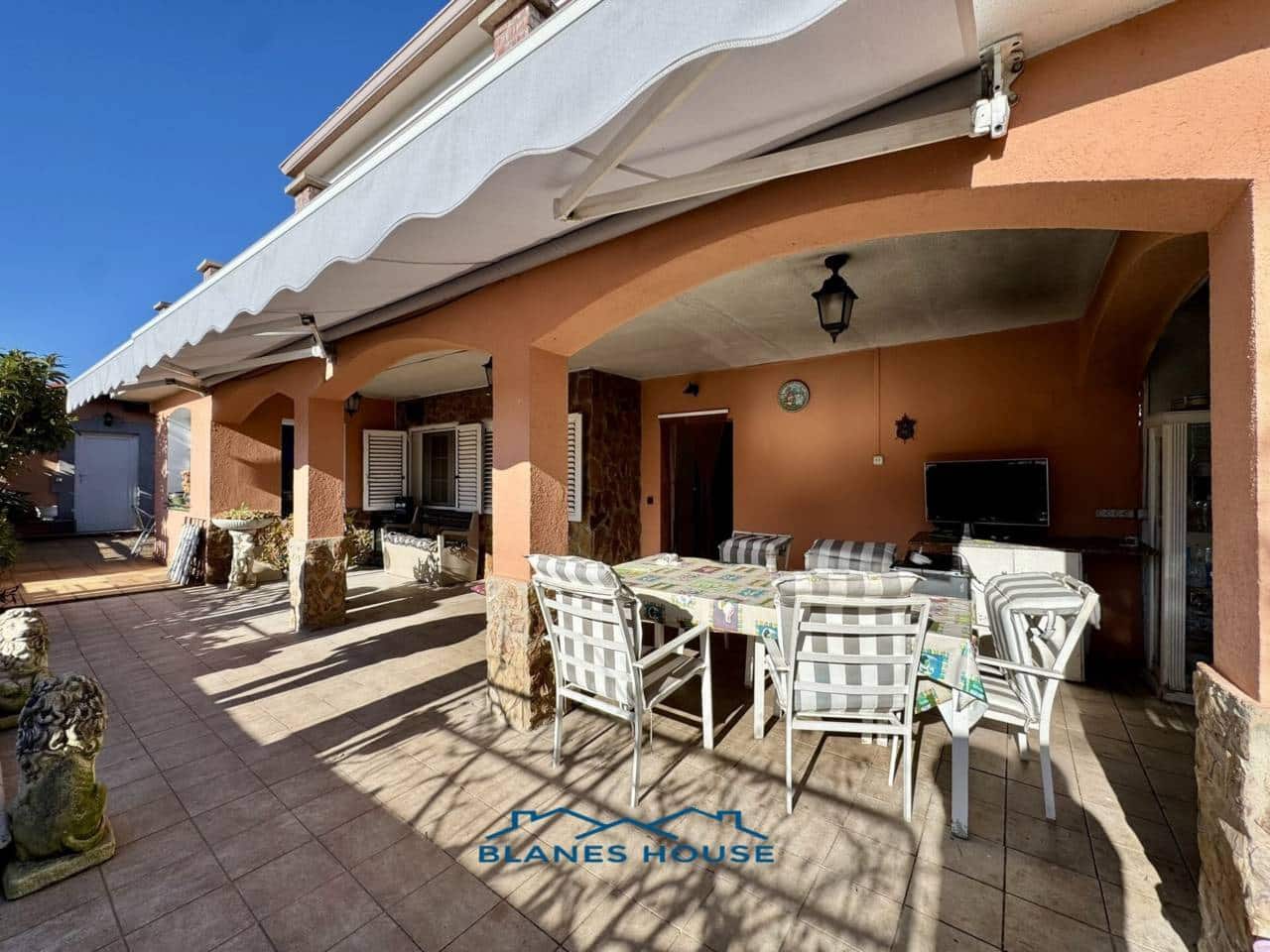 6 Zimmer Villa zu verkaufen in Caldes de Malavella mit Pool Garage - 418.000 € (Ref: 8681902)