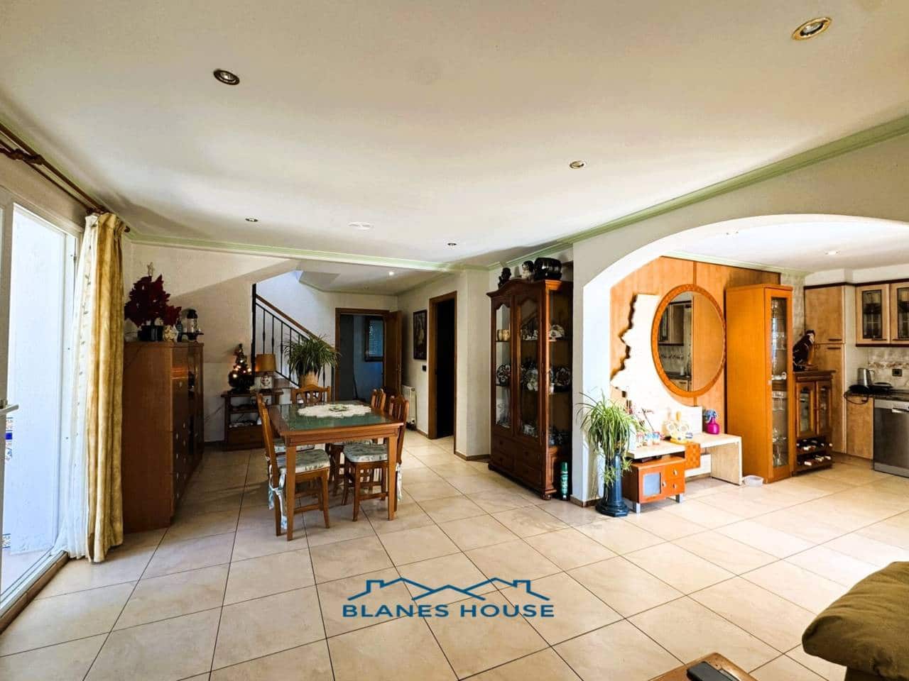 6 Zimmer Villa zu verkaufen in Caldes de Malavella mit Pool Garage - 418.000 € (Ref: 8681902)