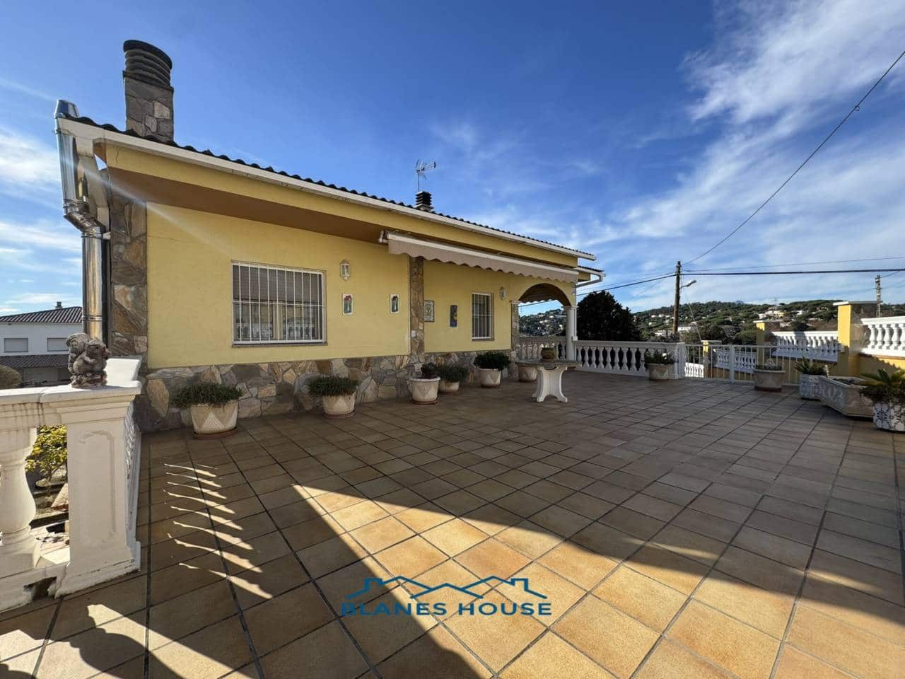 6 soveværelse Villa til salg i Macanet de la Selva med garage - € 399.000 (Ref: 8728954)