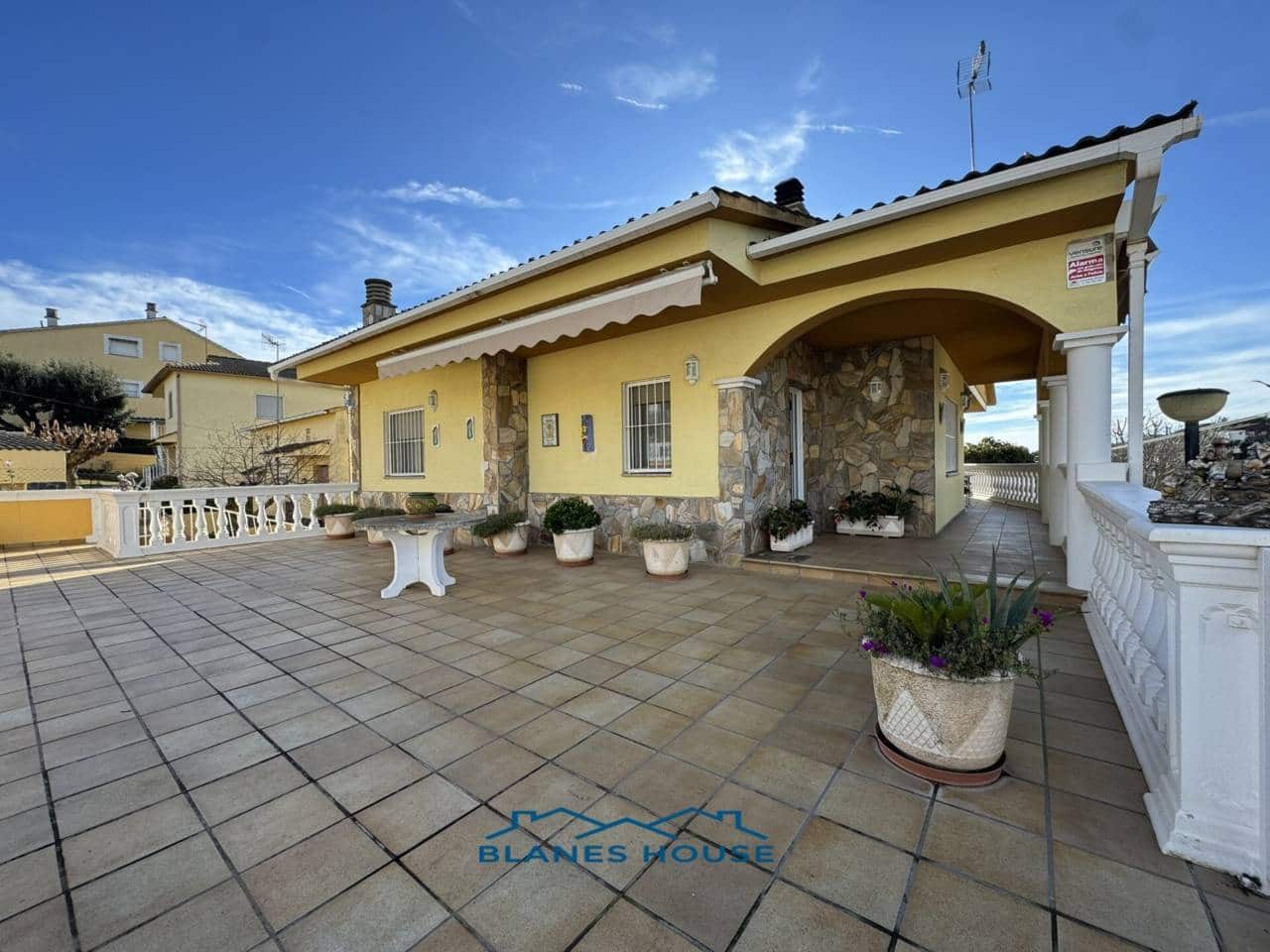 6 soveværelse Villa til salg i Macanet de la Selva med garage - € 399.000 (Ref: 8728954)