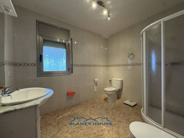 Chalet de 6 habitaciones en Maçanet de la Selva en venta con garaje - 399.000 € (Ref: 8728954)