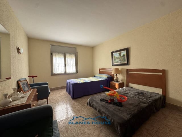 Chalet de 6 habitaciones en Maçanet de la Selva en venta con garaje - 399.000 € (Ref: 8728954)