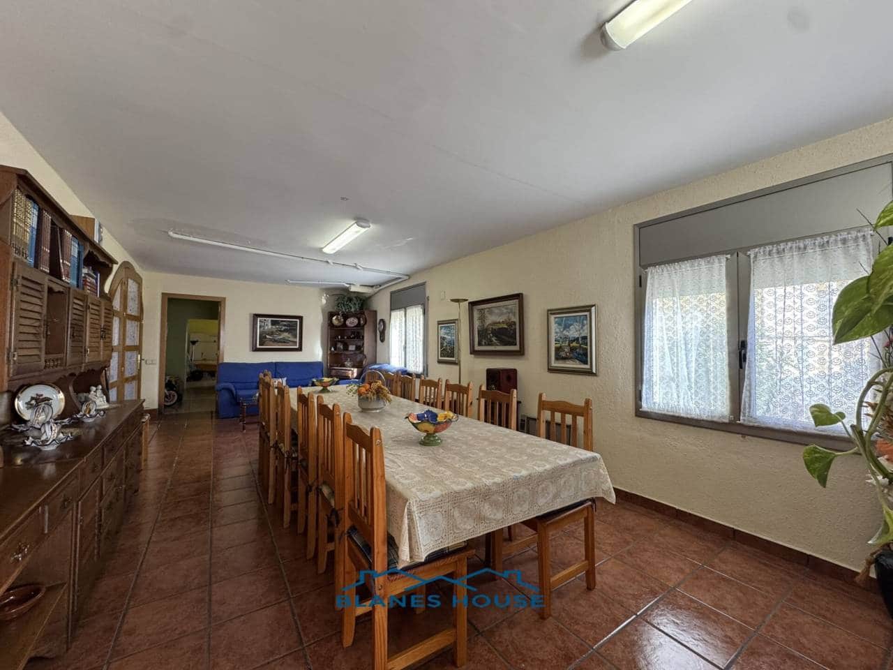 6 soveværelse Villa til salg i Macanet de la Selva med garage - € 399.000 (Ref: 8728954)