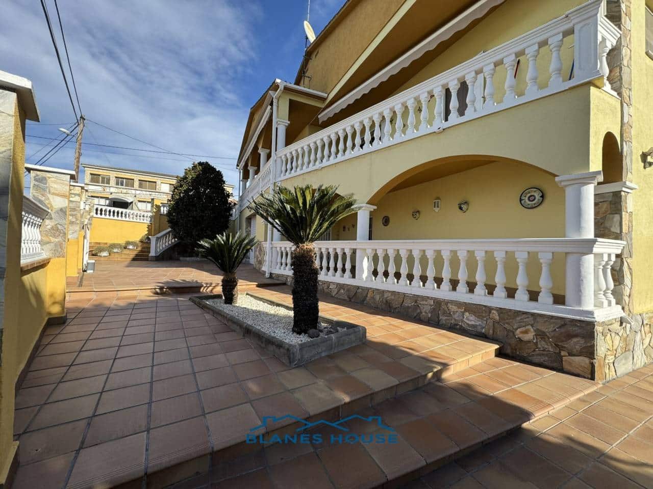 6 soveværelse Villa til salg i Macanet de la Selva med garage - € 399.000 (Ref: 8728954)